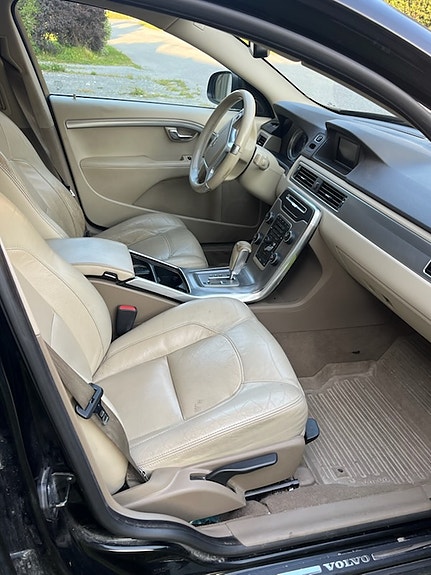 Volvo V70 7 of 9