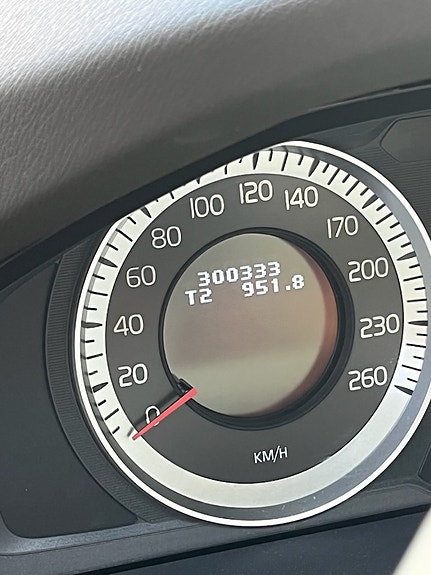 Volvo V70 3 of 9
