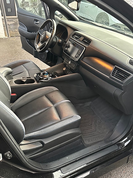 Nissan Leaf 8 of 14