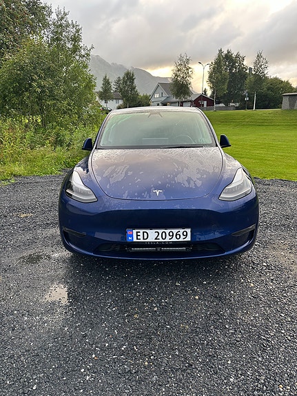 Tesla Model Y 8 of 10