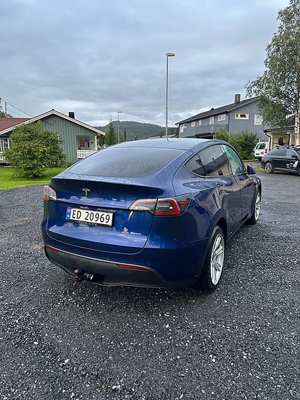 Tesla Model Y 5 of 10