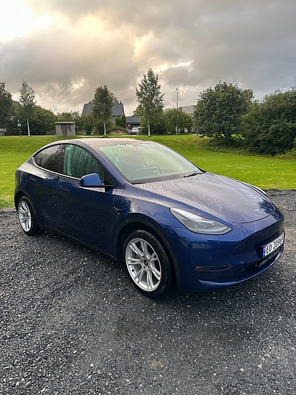 Tesla Model Y 9 of 10