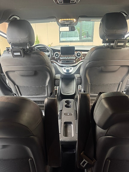 Mercedes-Benz V250 8 of 9