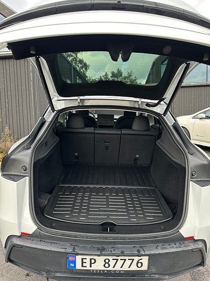 Tesla Model Y 5 of 7