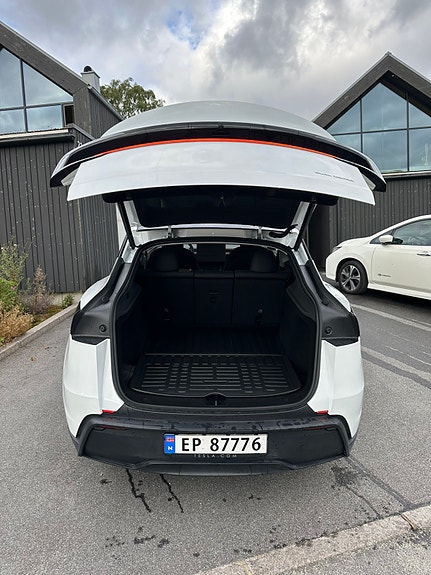 Tesla Model Y 6 of 7
