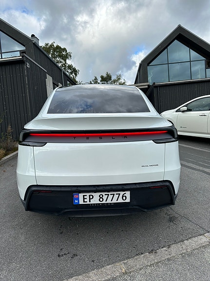 Tesla Model Y 3 of 7