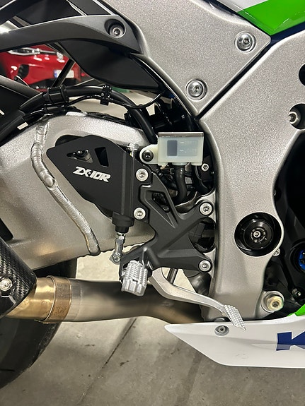 Kawasaki Ninja ZX-10R 40th Anniversary Edition 15 of 19