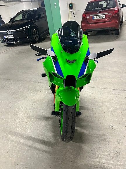 Kawasaki Ninja ZX-10R 40th Anniversary Edition 4 of 19