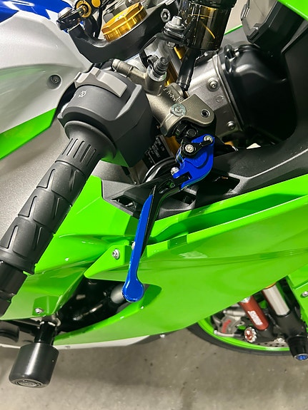 Kawasaki Ninja ZX-10R 40th Anniversary Edition 9 of 19