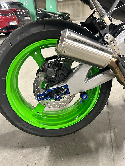 Kawasaki Ninja ZX-10R 40th Anniversary Edition 7 of 19