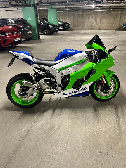 Kawasaki Ninja ZX-10R 40th Anniversary Edition 2 of 19