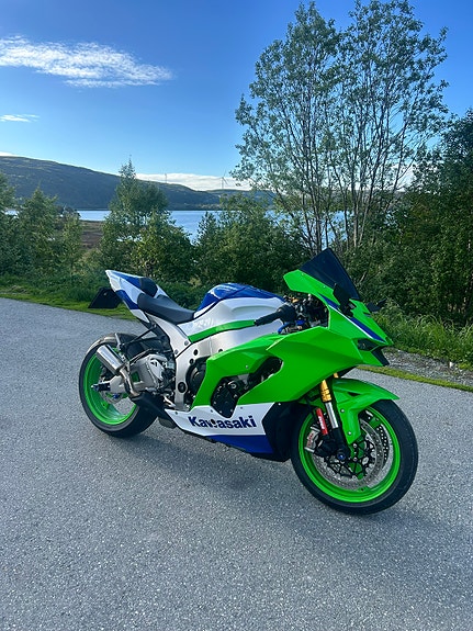 Kawasaki Ninja ZX-10R 40th Anniversary Edition 3 of 19