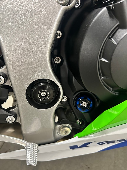 Kawasaki Ninja ZX-10R 40th Anniversary Edition 8 of 19