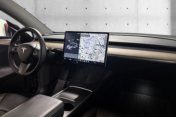 Tesla Model Y 10 of 23