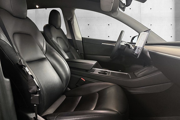 Tesla Model Y 21 of 23