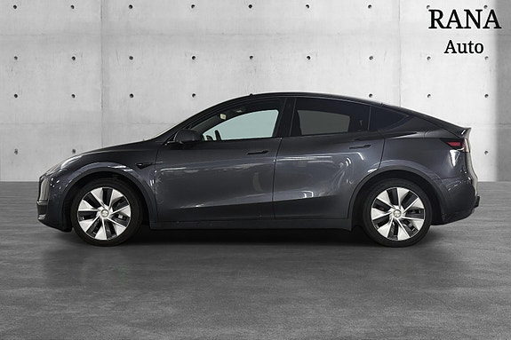 Tesla Model Y 8 of 23
