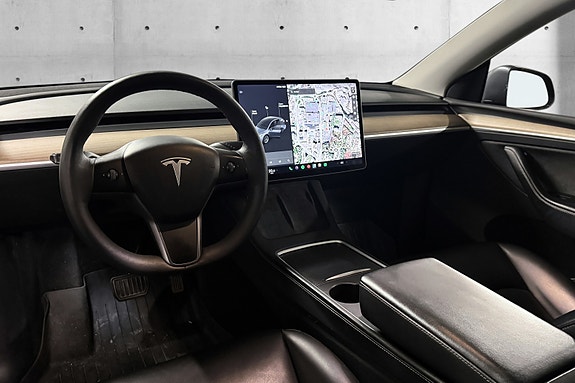 Tesla Model Y 9 of 23