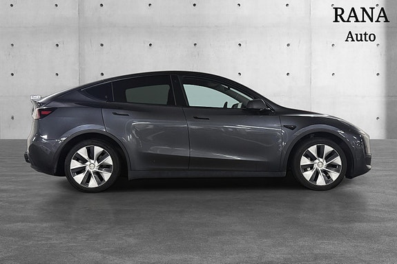 Tesla Model Y 7 of 23