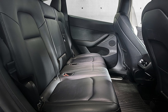 Tesla Model Y 22 of 23