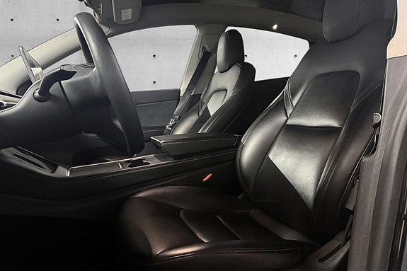 Tesla Model Y 20 of 23