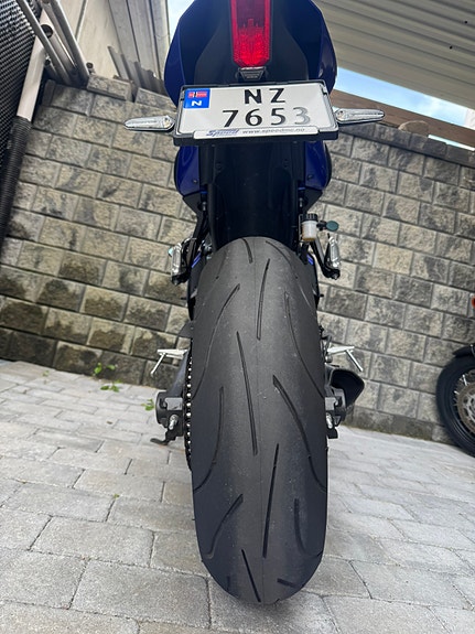 Yamaha R7 4 of 6