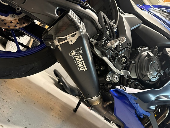 Yamaha R7 2 of 6