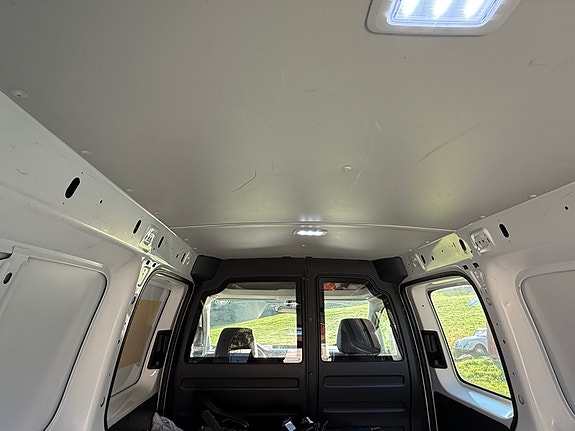 Volkswagen Caddy Maxi 23 of 25