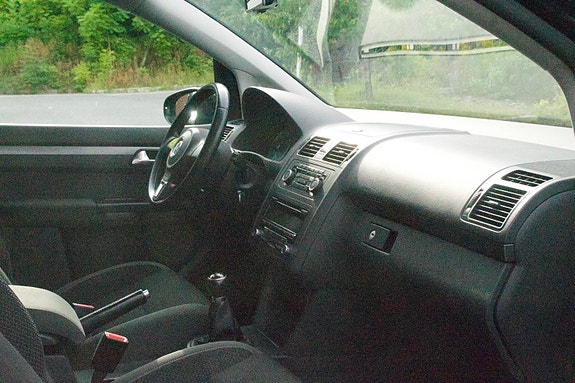 Volkswagen Touran 16 of 29
