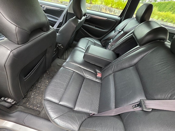 Volvo V70 20 of 30