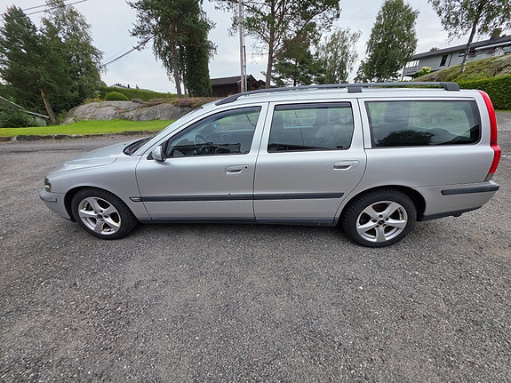 Volvo V70 8 of 30