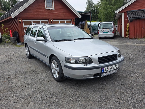 Volvo V70 3 of 30