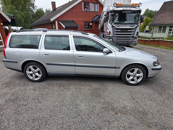 Volvo V70 4 of 30