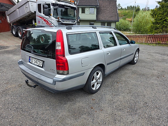Volvo V70 5 of 30