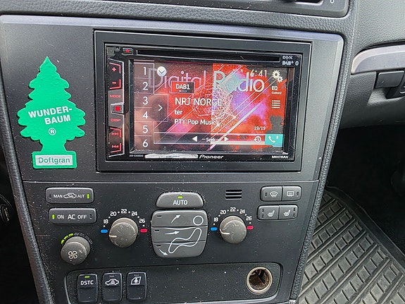 Volvo V70 26 of 30