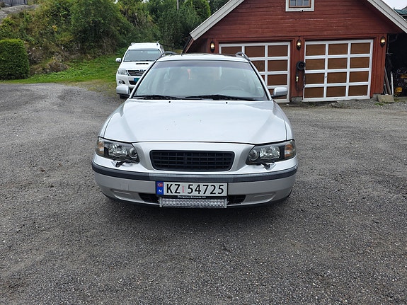 Volvo V70 2 of 30