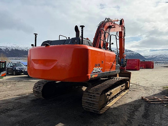 Hitachi ZX 250 LC-6 4 of 7
