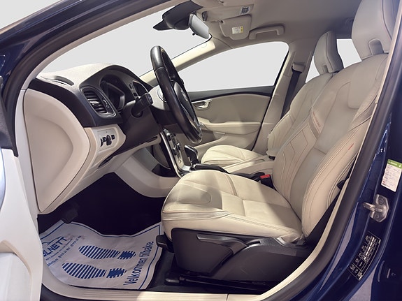 Volvo V40 17 of 30