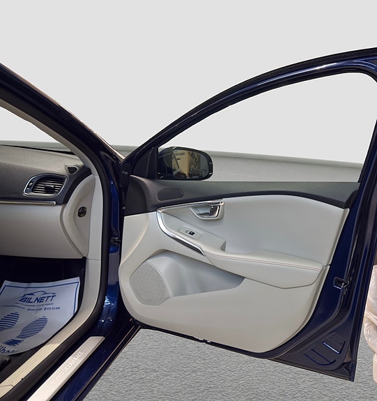 Volvo V40 12 of 30