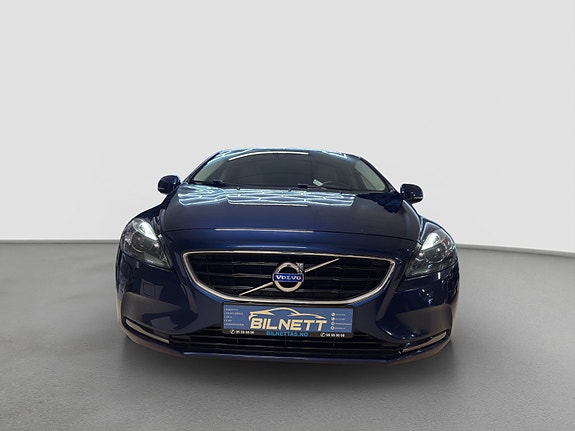 Volvo V40 2 of 30