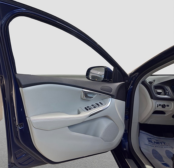 Volvo V40 15 of 30
