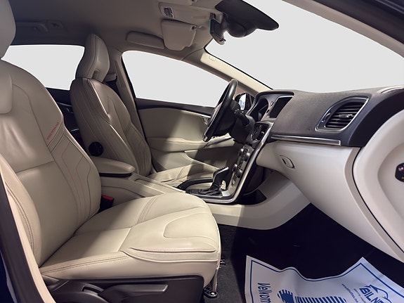 Volvo V40 14 of 30