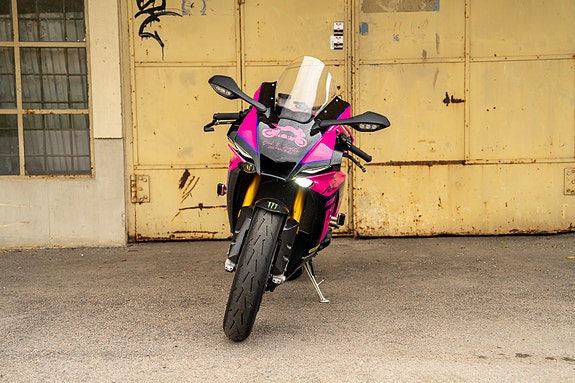 Yamaha YZF-R1M 12 of 30