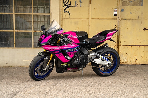 Yamaha YZF-R1M 2 of 30