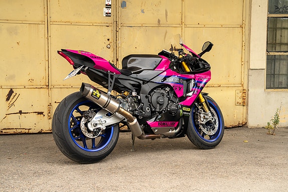 Yamaha YZF-R1M 18 of 30