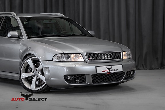 Audi RS4 2 of 30