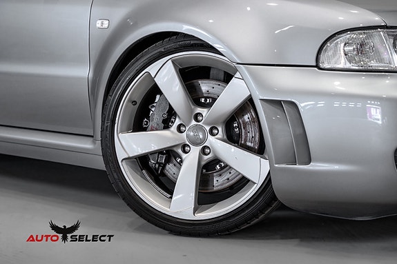 Audi RS4 3 of 30