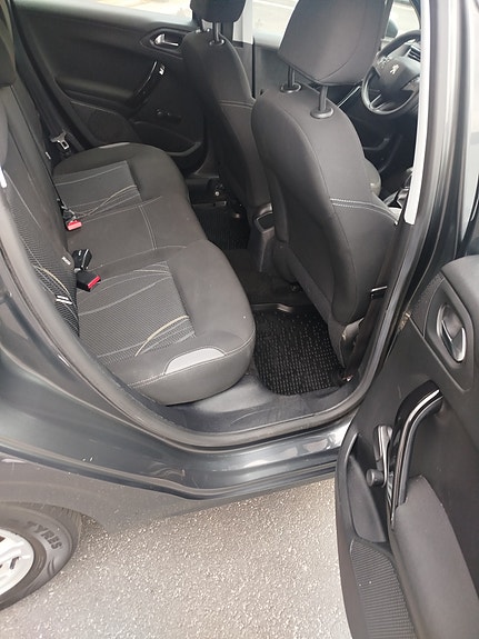 Peugeot 208 13 of 15