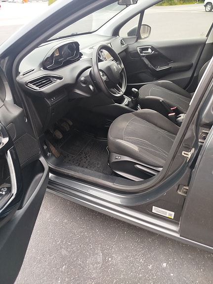 Peugeot 208 8 of 15