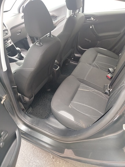 Peugeot 208 12 of 15