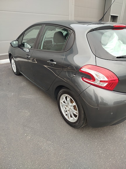 Peugeot 208 6 of 15